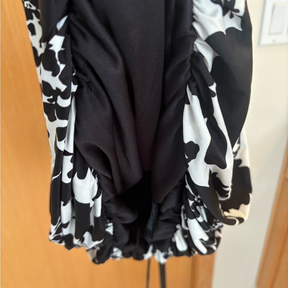 NEW FOREVER 21 Black & White Dress- Size Small - Picture 9 of 10
